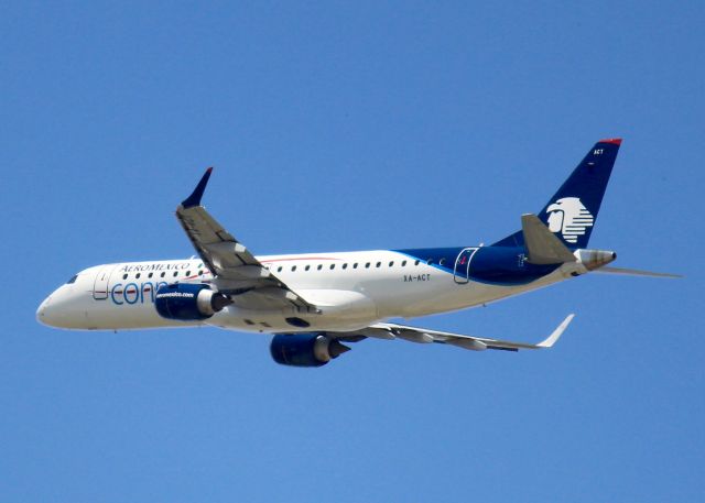 Embraer 170/175 (XA-ACT) - At DFW.