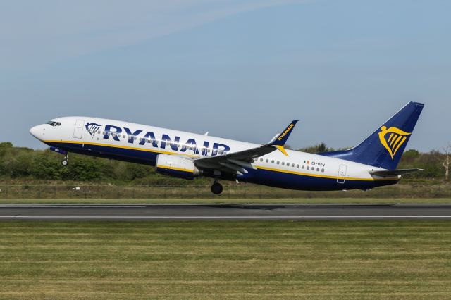 Boeing 737-800 (EI-DPV) - FR1175 to Oporto.  