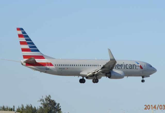 Boeing 737-800 (N992AN)