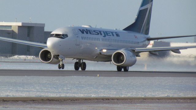 Boeing 737-700 (C-GWSP)