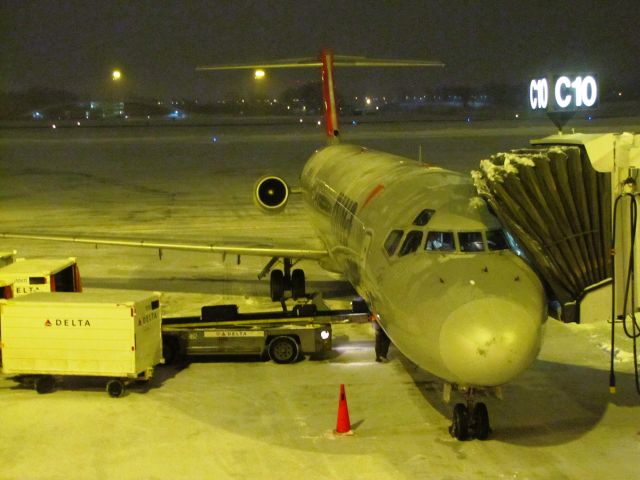 McDonnell Douglas DC-9-40 (N755NW)