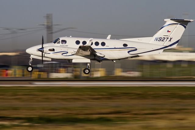 Beechcraft Super King Air 300 (N92TX)