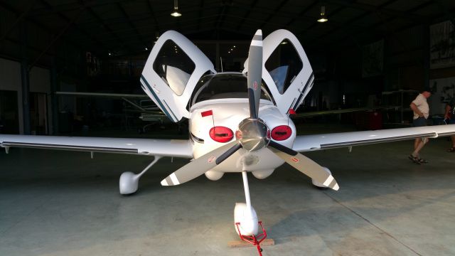 Cirrus SR-22 (VH-JRL) - Warnervale Central Coast N.S.W. Australia