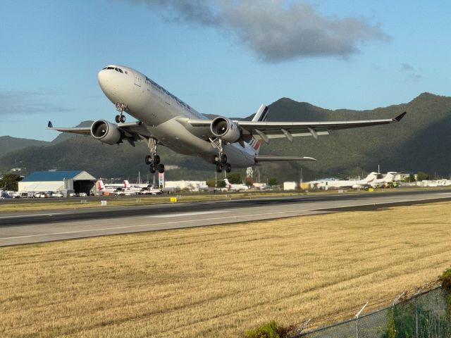 Airbus A330-200 (F-GZCK)