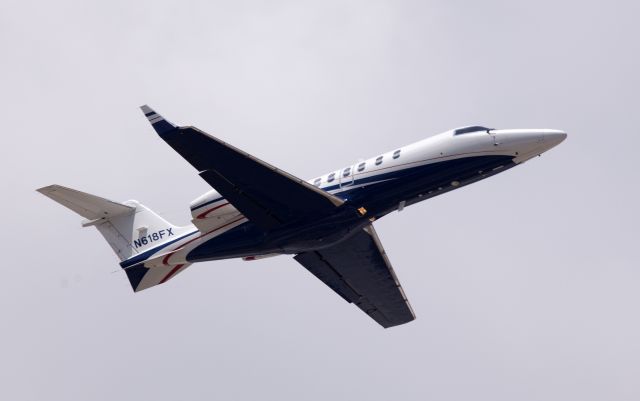 Learjet 40 (N618FX)