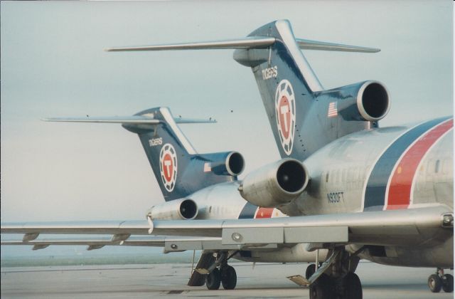 Boeing 727-100 (N930FT)