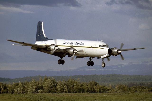 Douglas DC-6 (N151)