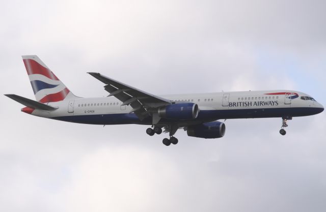 Boeing 757-200 (G-CPER)