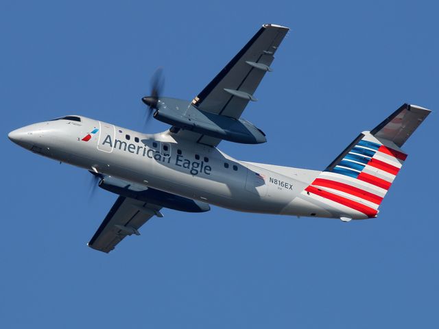 de Havilland Dash 8-200 (N816EX)