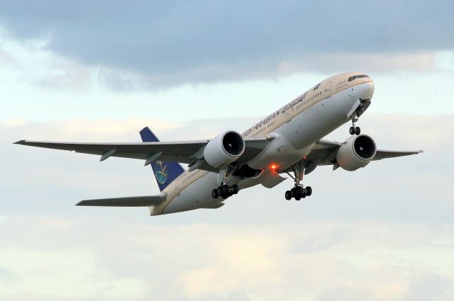 Boeing 777-200 (HZ-AKF) - Saudi 7254 arriving in Boston bringing a member of the Royal family for a medical visit.