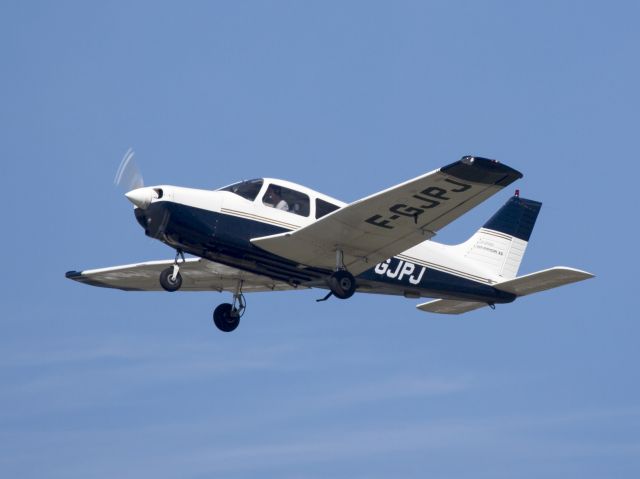 Piper Cherokee (F-GJPJ) - At Cannes, France. Take off runway 17.