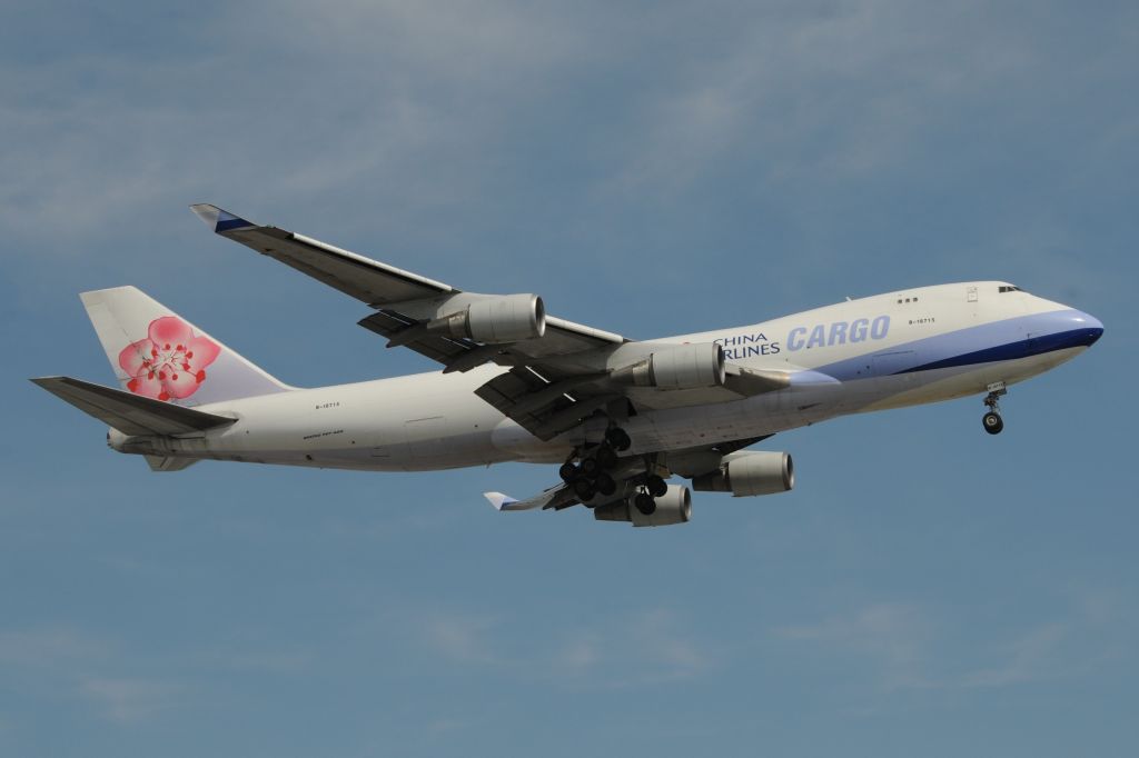 Boeing 747-400 (B-18715)
