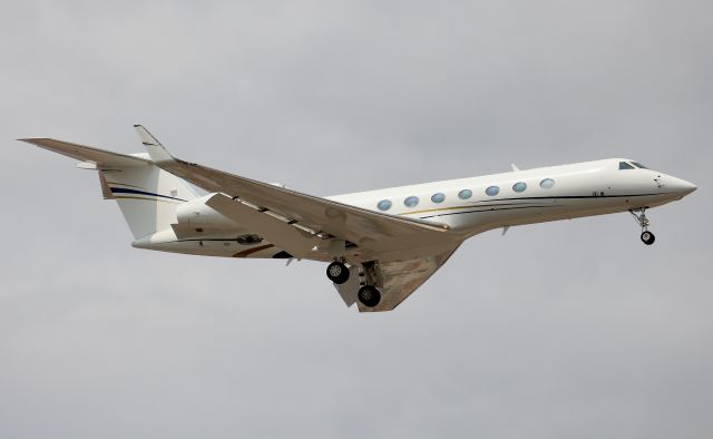 Gulfstream Aerospace Gulfstream V (N818LF) - Short Final to Rwy 16R