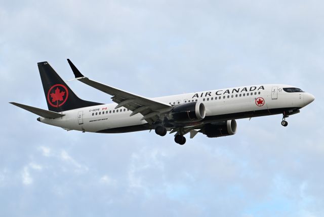 Boeing 737 MAX 8 (C-GEPB) - evening arrival