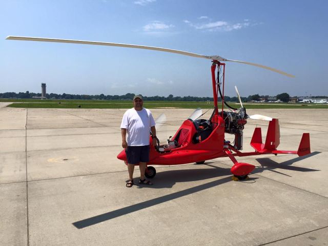 Experimental 100kts (N322MG) - Paul Salmon on the Ramp at Downtown airport, testing the bladder tanks prior to setting world records with the aircraft.