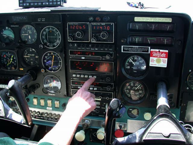 — — - G-AVCV controls Cessna cockpit