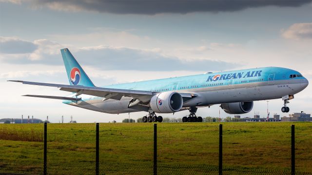 BOEING 777-300ER (HL8041)