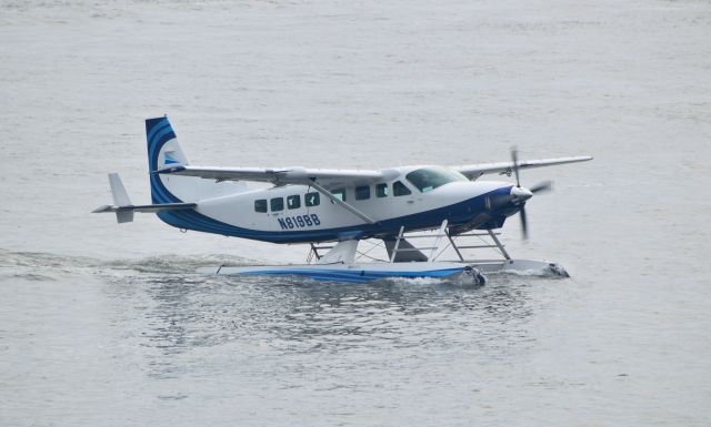 Cessna Caravan (N819BB) - A tailwind air cessna 208 seaplane arriving at the new york skyport. Taken from the parking garage above