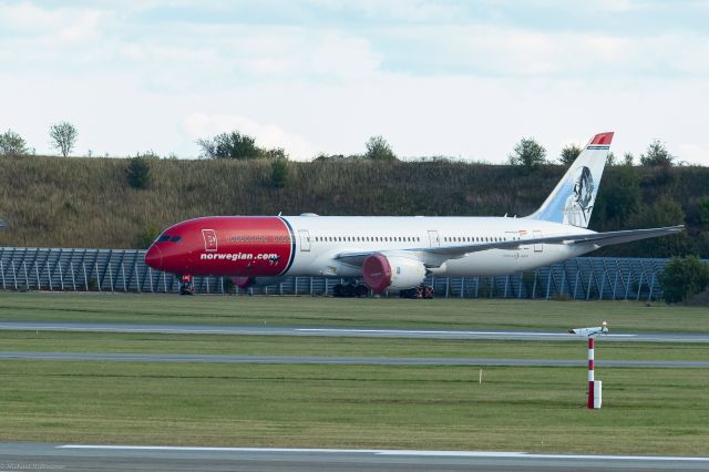 Boeing 787-8 (LN-LNO) - The aircraft has been stored since January 2020 due to engine problems