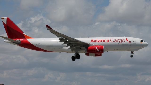 Airbus A330-200 (N335QT)