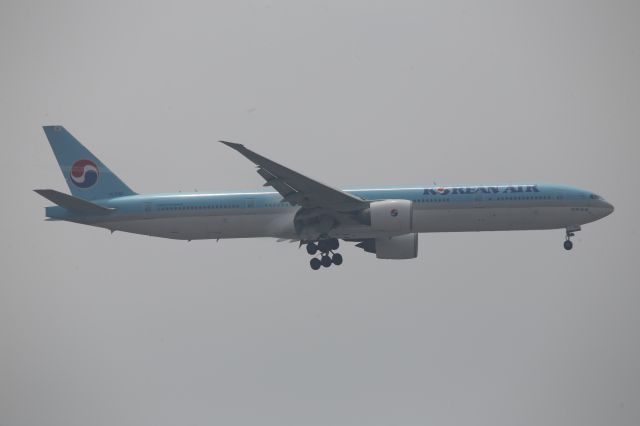 BOEING 777-300ER (HL7782)