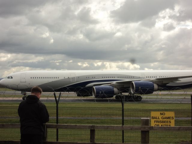 Airbus A340-500 (CS-TFX)