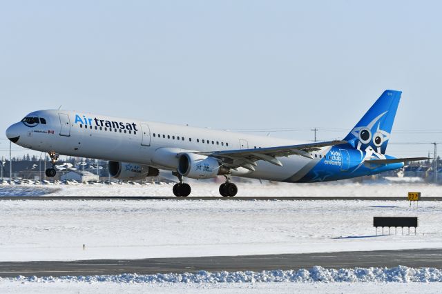 Airbus A321 (C-GEZJ) - Air Transat Airbus A321 departing YYC on Dec 3.