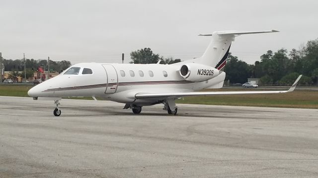 Embraer Phenom 300 (N392QS)