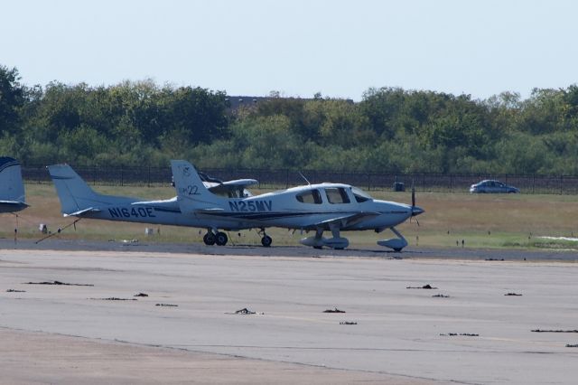 Cirrus SR-22 (N25MV)