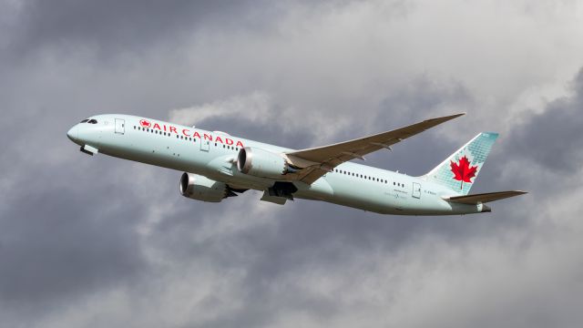 Boeing 787-9 Dreamliner (C-FNOH)