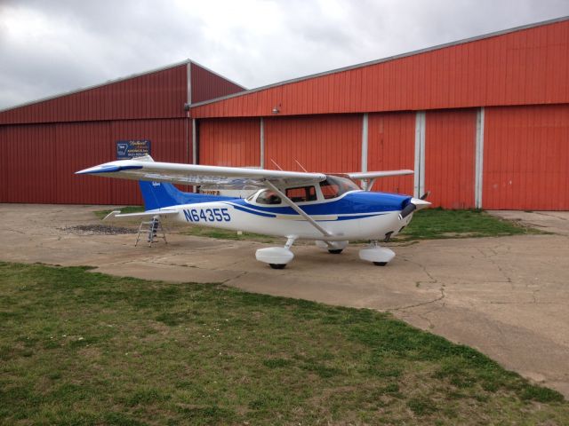 Cessna Skyhawk (N64355) - Fresh out of the paint shop.