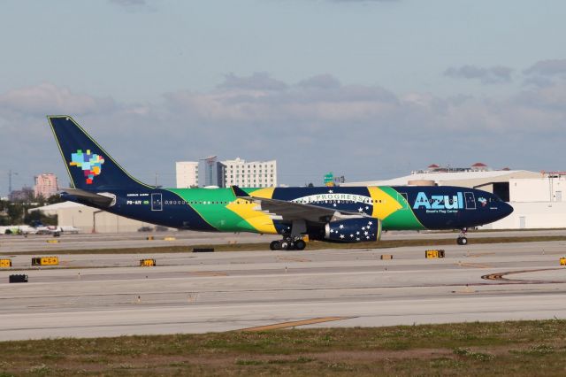 Airbus A330-300 (PR-AIV)