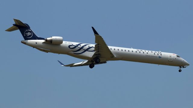 BOMBARDIER Regional Jet CRJ-1000 (PK-GRA)