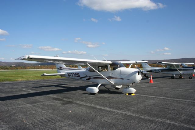 Cessna Skyhawk (N1330N)