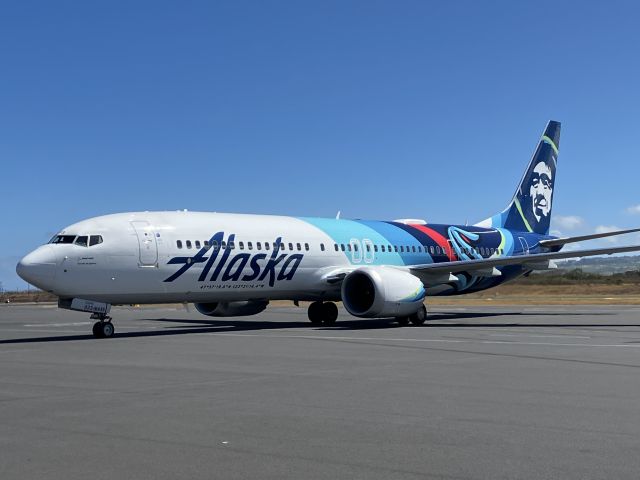 Boeing 737 MAX 9 (N933AK)