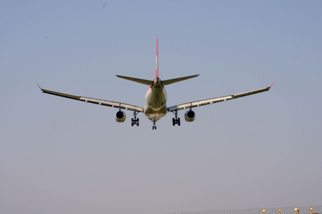 Airbus A330-300 (B-6518)