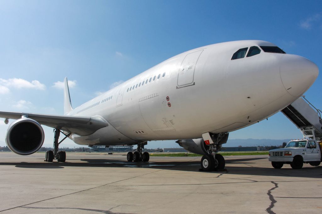 Airbus A330-200 (VP-CBE)
