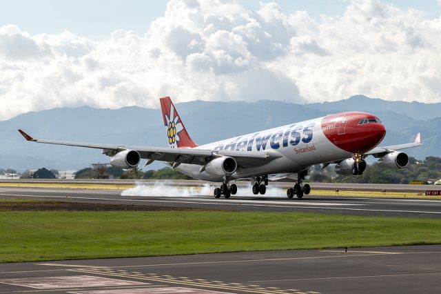 Airbus A340-300 (HB-JME)