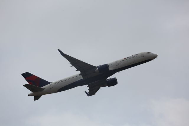 Boeing 757-200 (N546US)