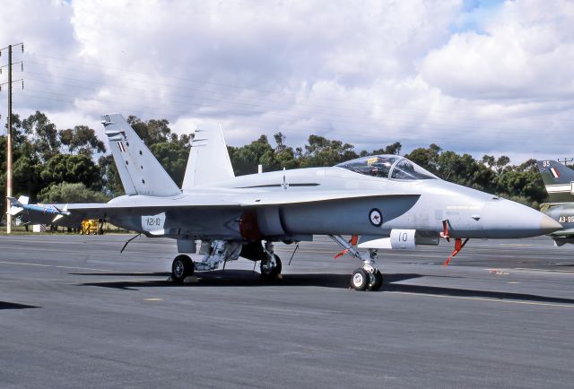 A2110 — - AUSTRALIA - AIR FORCE - MCDONNELL DOUGLAS FA-18B HORNET - REG A21-10 (CN _ - EDINBURGH RAAF BASE ADELAIDE SA. AUSTRALIA - YPED (26/10/1986)