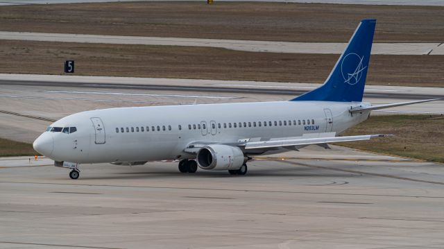 BOEING 737-400 (N263LM)