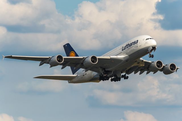 Airbus A380-800 (D-AIMC)