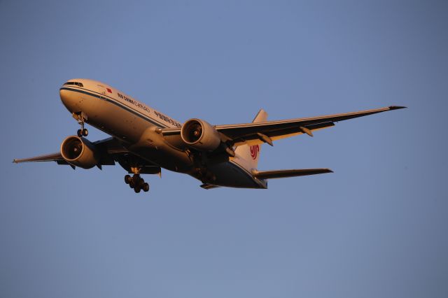 BOEING 777-200LR (B-2093)