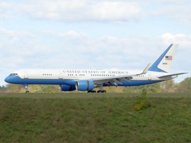 Boeing 757-200 (98-0001)