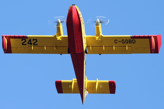 Canadair CL-415 SuperScooper (C-GQBD) - Canadair CL-215-6B11 (Series CL-415) - Gouvernement du Québec, Service aérien gouvernemental. Taking off from Van Nuys Airport.