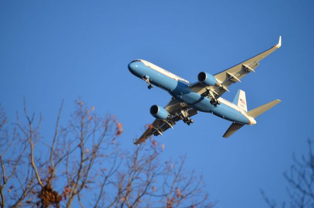 Boeing 757-200 (N90016) - Airforce Two, C-32A, Performing touch and go at KPHF. I put 757 because the aircraft tag would not let me put C-32A, it said invalid aircraft type.