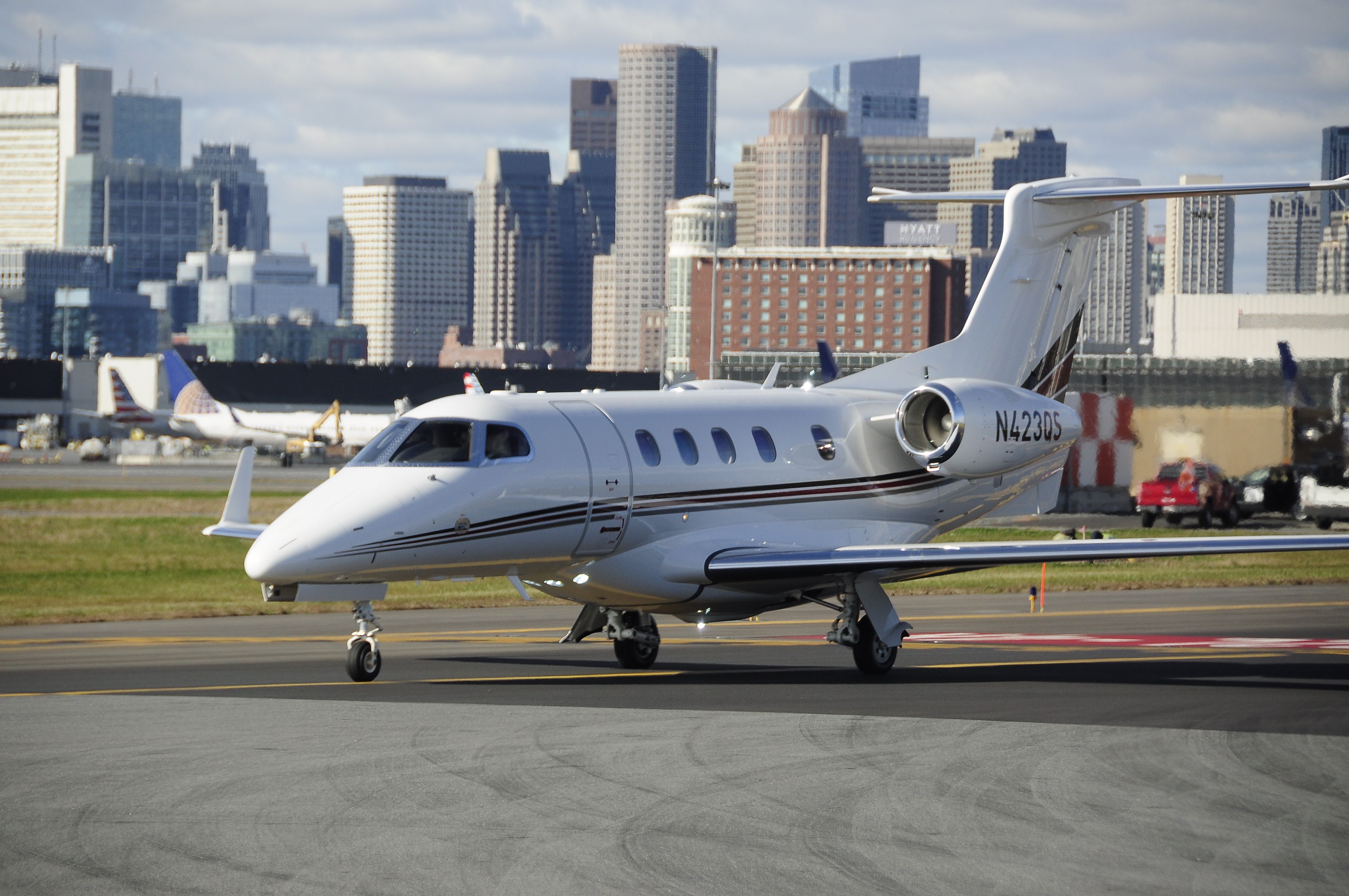 Embraer Phenom 300 (N423QS) - Quantershare