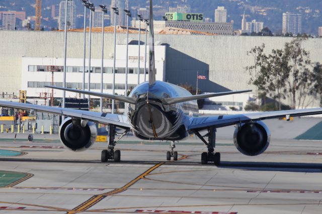 BOEING 777-300 (ZK-OKN)