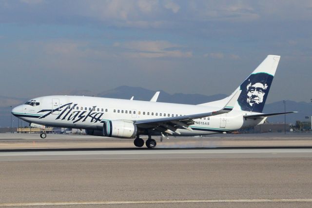 Boeing 737-700 (N615AS)