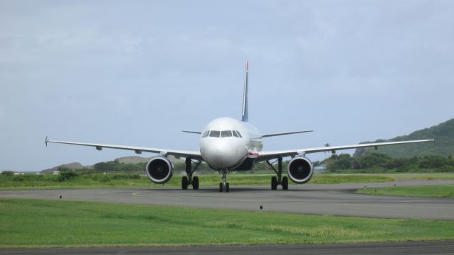 Airbus A319 (N725UW)